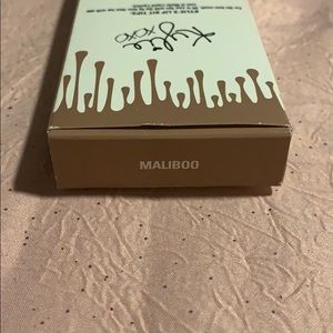 Kylie Cosmetics Makeup - Kylie Jenner Lipkit in shade Maliboo! Kylie Cosmetics Makeup - Kylie Jenner Lipkit in shade Maliboo!